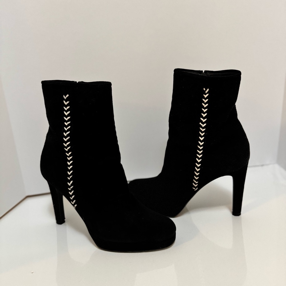 Elegant Stuart Weitzman Suede Chevron Ankle Boots 9.5 M